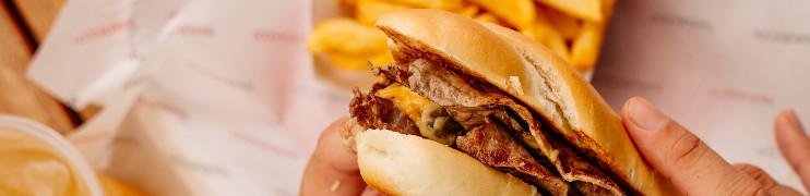 HoodBurger Vič Delivery Steak Sandwich