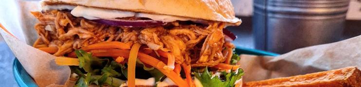 PUNKT, bistro in kavarna POSEBNI BURGERJI