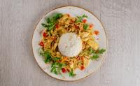 Rumeni curry s piščancem, priloga riž