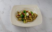 FUSILLI S PESTOM GENOVESE, BROKOLIJEM, SUŠENIM PARADIŽNIKOM IN FETA SIROM
