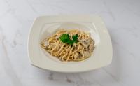 Bavette z jurčki in šampinjoni