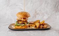 DVOJNI Deželni burger (z domačim krompirčkom)