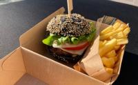 Črni burger z angus govedino