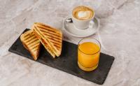 Caprese breakfast meni