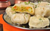 Momo vegetarian (10 kosov) + bučni in čili chutney