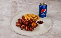 Hrustljave BBQ perutničke s krompirčkom + Pepsi 0,33 l ploč.